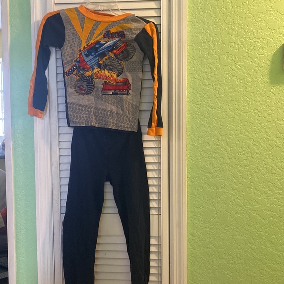 Kids Boys Two Piece Pajama Set Monster Truck Smash Car 10 - Picture 1 of 5